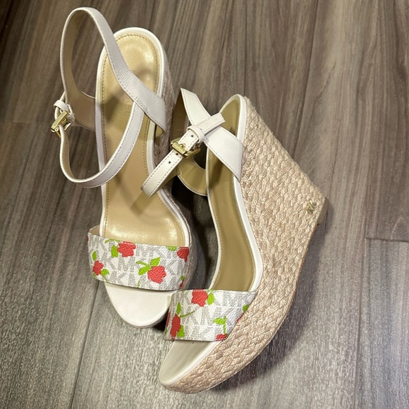 Michael Kors wedges - Picture 2 of 2